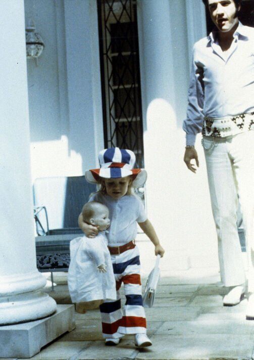 elvis with lisa elvis with lisa