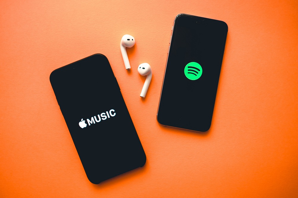Subscribers to paid music platforms continue to increase their listening time. ― Shutterstock pic